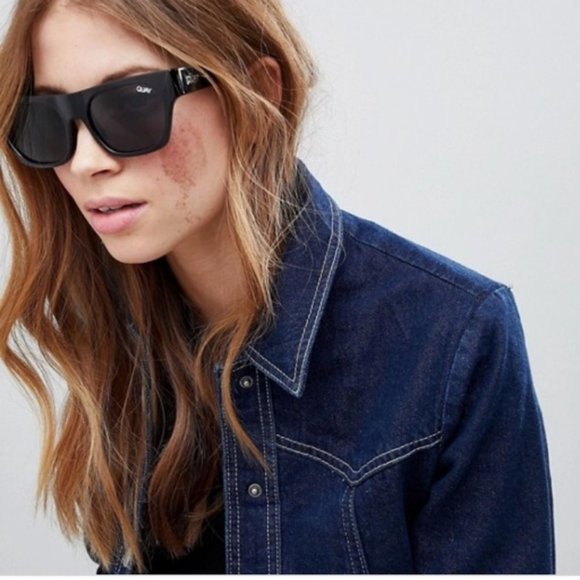Quay Australia Something Extra Black Frame Smoke Grey Lens Sunglasses 54-16-140 main image 4